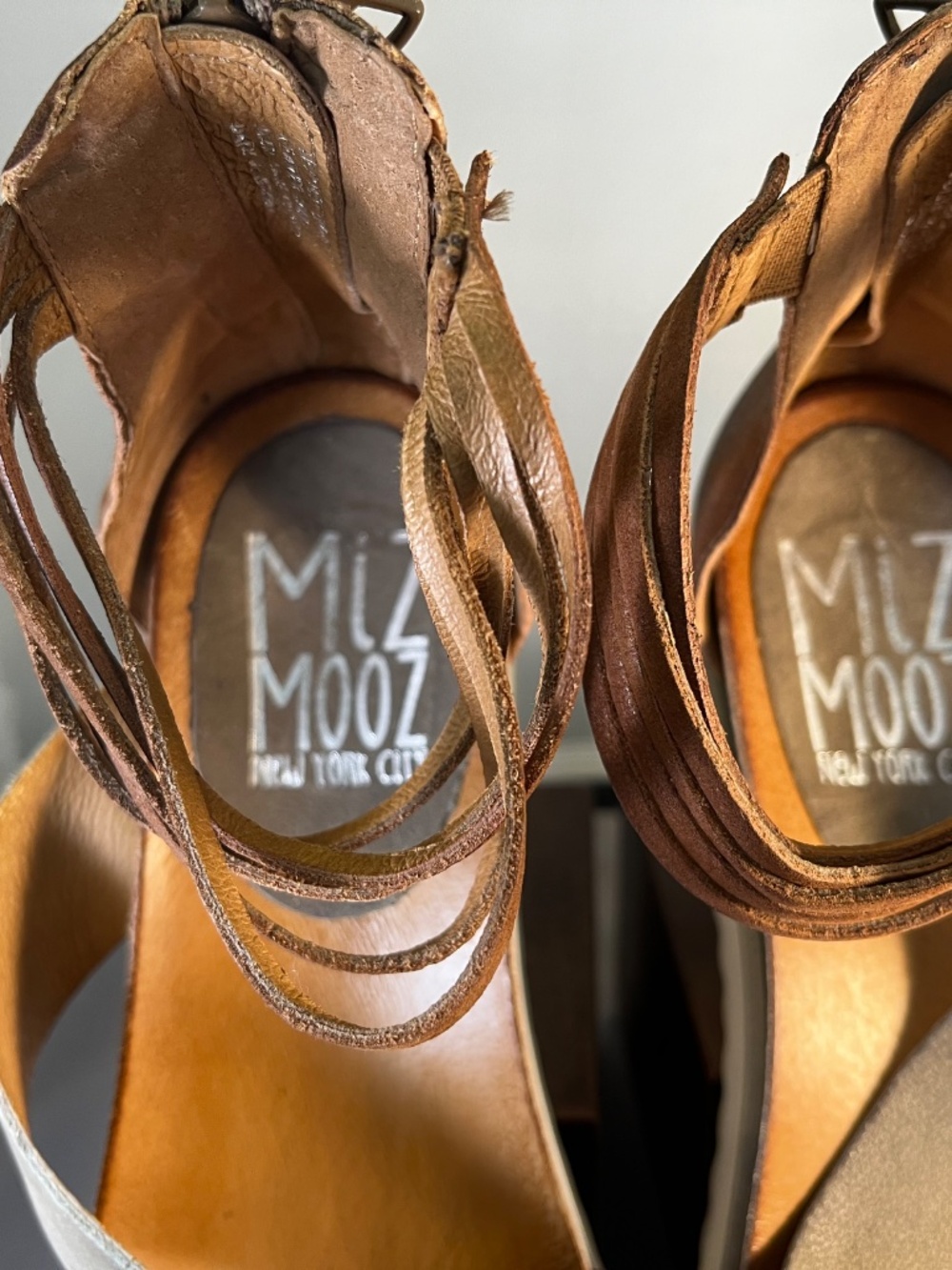 Miz Mooz New York City Tan and Khaki Ankle Strappy Sandals Size 38 (7.5-8) - Picture 6 of 9